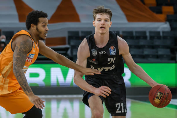 国王提出新 国王提出新