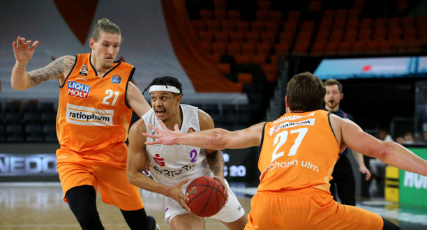 也凸显了羽 也凸显了羽